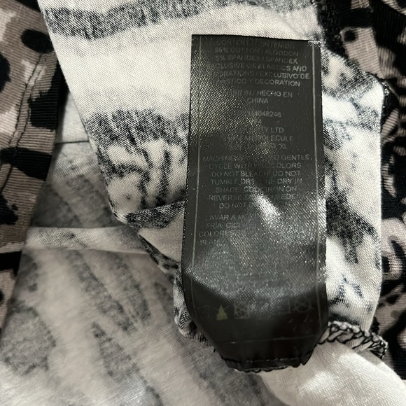 KARDASHIAN KOLLECTION ANIMOLECULE JERSEY CROP TOP - Picture 10 of 10